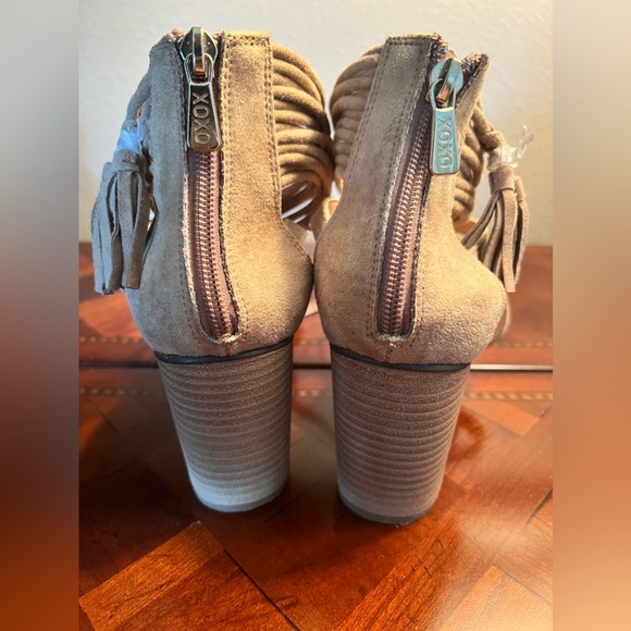 XOXO Elle Tan Tassel Sandals - Picture 3 of 8